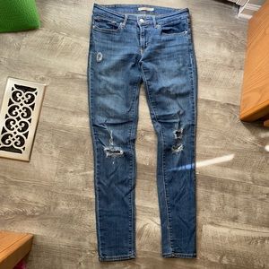 SOLD Levi’s distressed 711 skinny jean